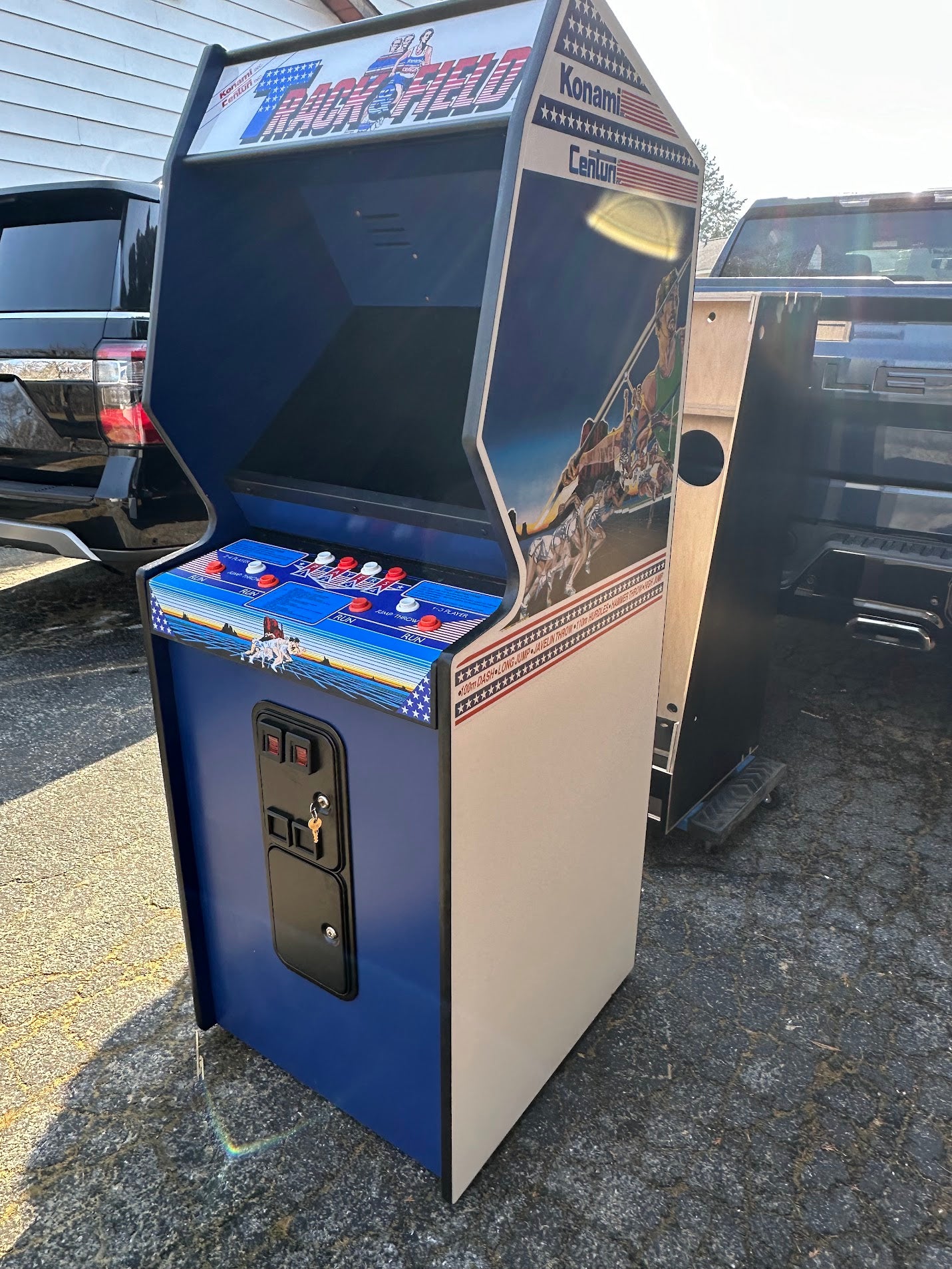 Track&Field Reproduction Cabinet